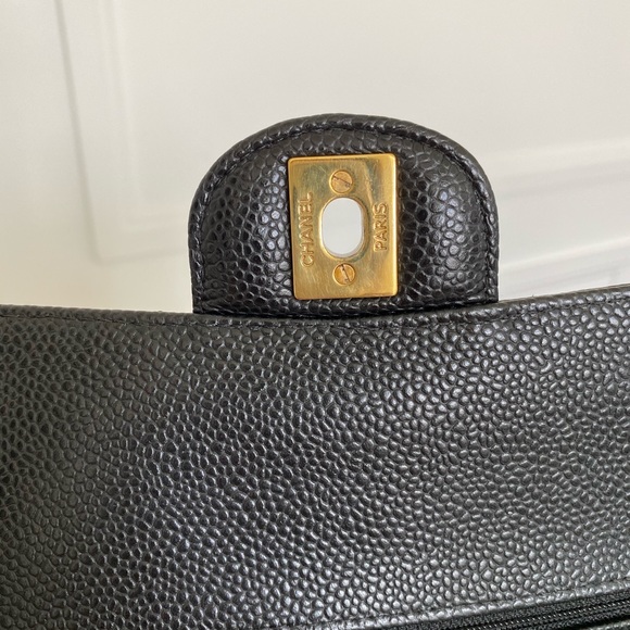 ❌SOLD❌CHANEL CLASSIC M FLAP BAG - Picture 6 of 16